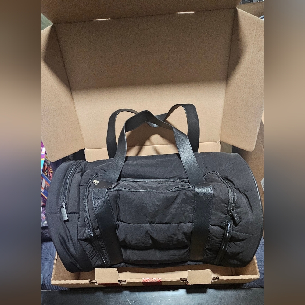 NWT BÉIS Mini Duffel. Rare And Hard To Find - Picture 2 of 7